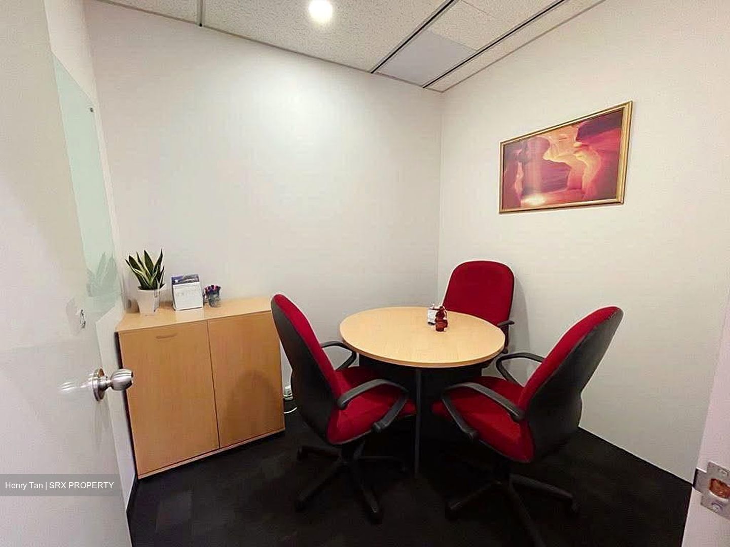 United Square (D11), Office #586021511